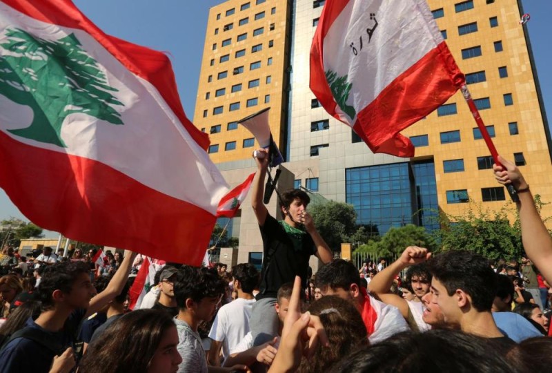 لليوم الـ 50.. الاحتجاجات تُشعل لبنان