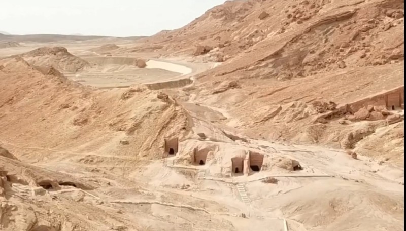 «البدع».. شواطئ خلابة وتضاريس طبيعية مذهلة