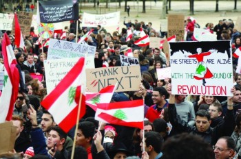 لبنان يغرق في الهاوية.. و«حزب الله» يصر على أجندة إيران