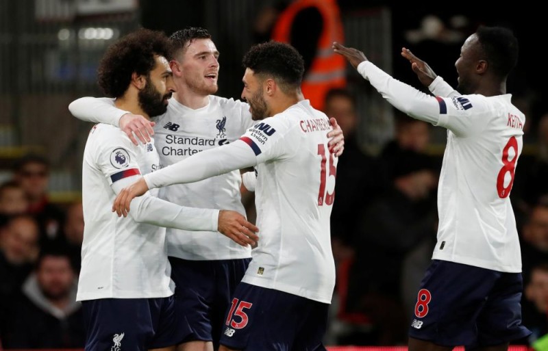 ليفربول يعبر بورنموث بثلاثية ويعزز صدارته