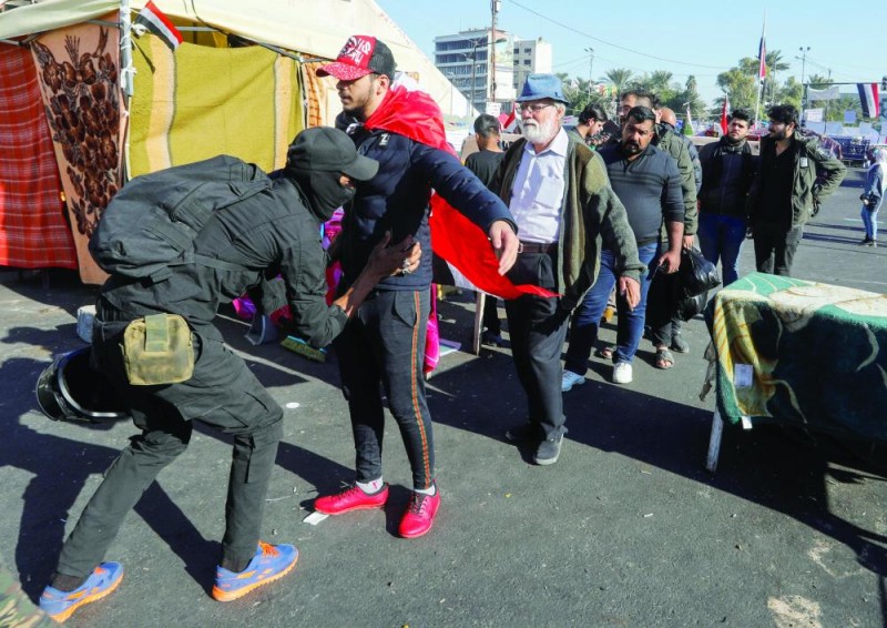 العراقيون يتحدون رصاص الميليشيات ويجتمعون بـ«التحرير»