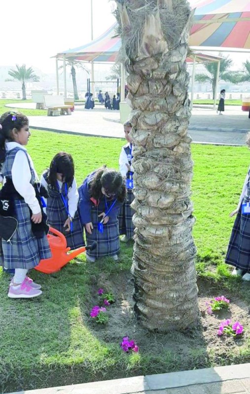 زراعة 200 شجرة بمشاركة 45 طالبة