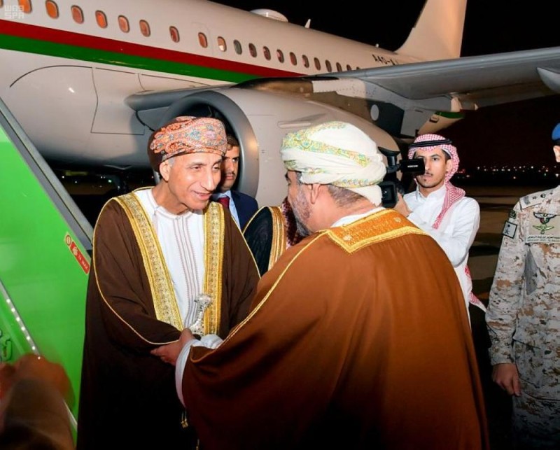 نائب رئيس الوزراء العماني يغادر الرياض