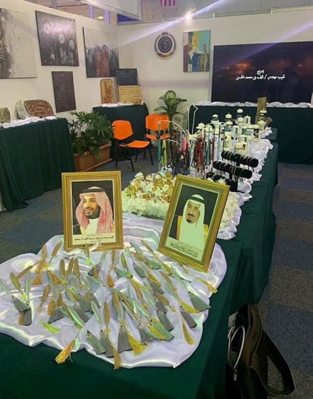 بالصور.. إبداعات سجون مكة تزين «جدة للكتاب»