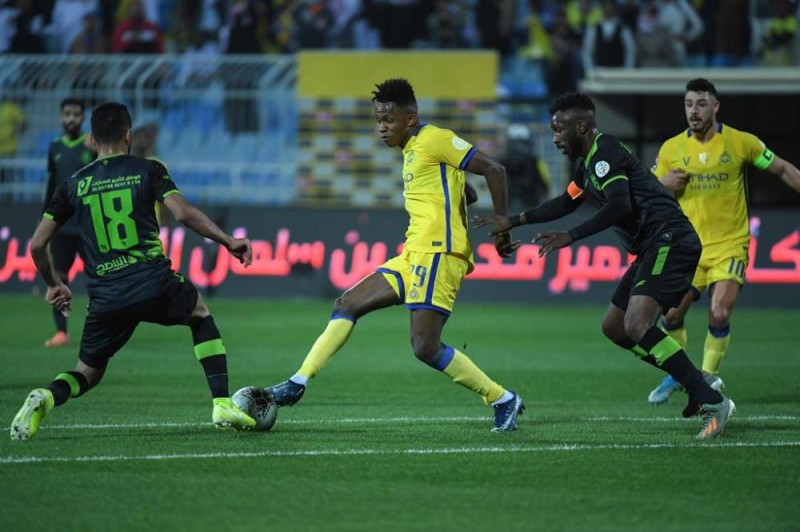 النصر يستعيد الصدارة مؤقتاً بثنائية في التعاون