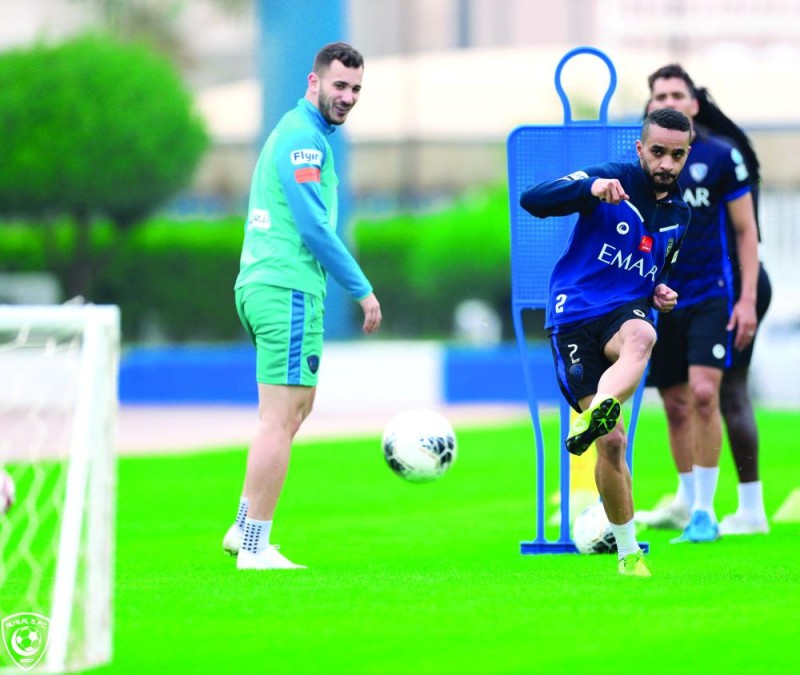 يعول على النجوم لتفادي «الإرهاق»الزعيم