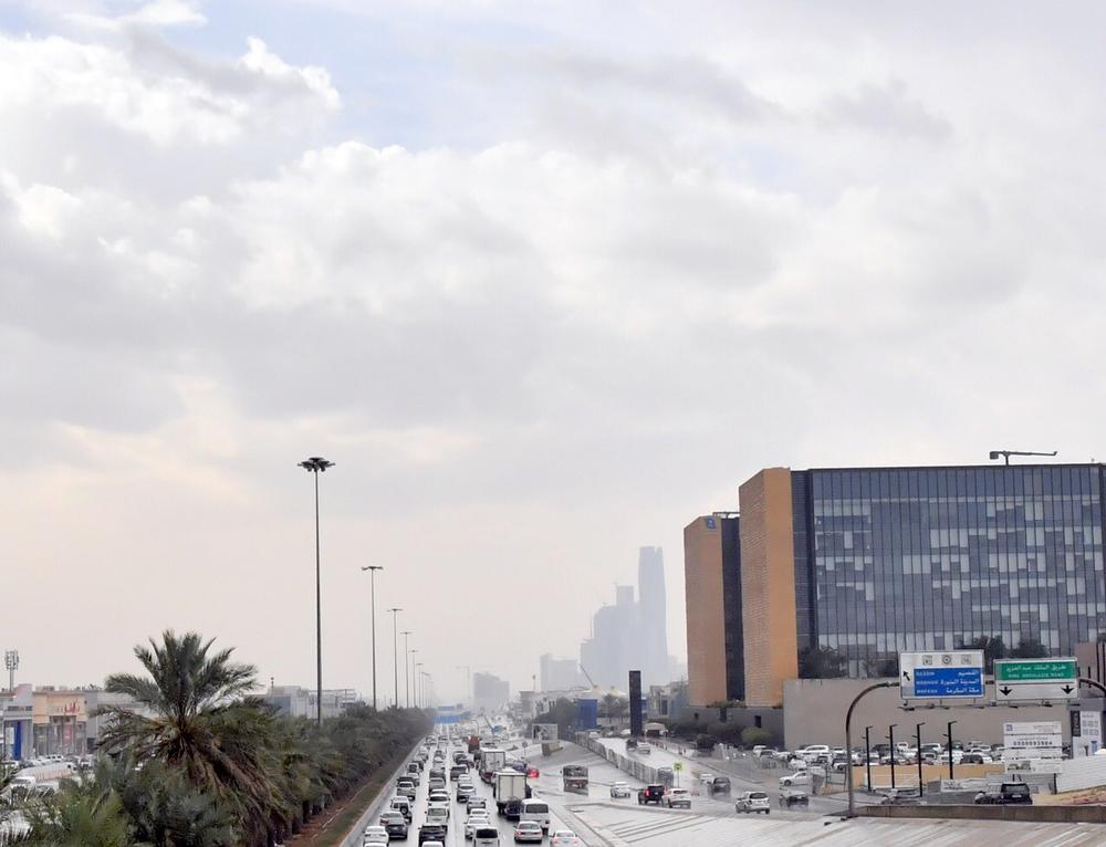 هطول أمطار على الرياض