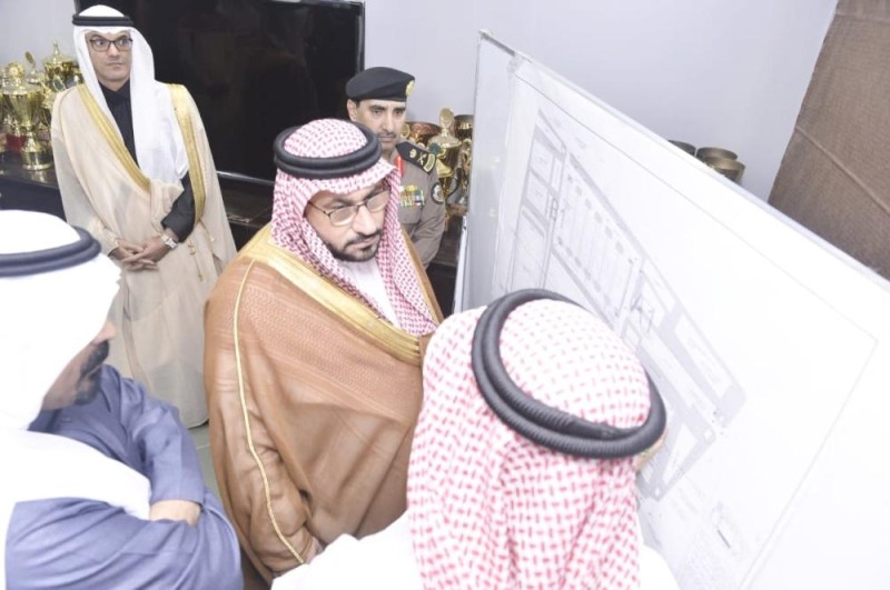 محافظ القطيف يطلع على منجزات نادي السلام بالعوامية