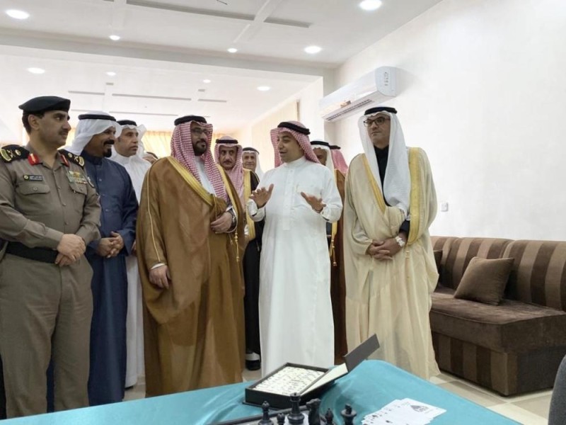 محافظ القطيف يطلع على منجزات نادي السلام بالعوامية