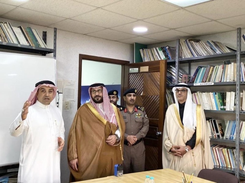 محافظ القطيف يطلع على منجزات نادي السلام بالعوامية