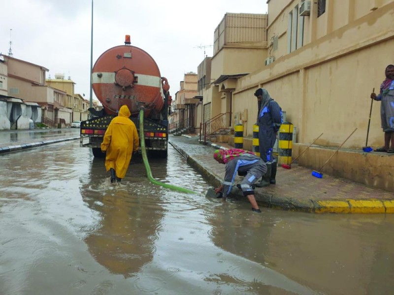تضارب في تعليق المدارس.. و«العيون» تنتظر حلولا دائمة