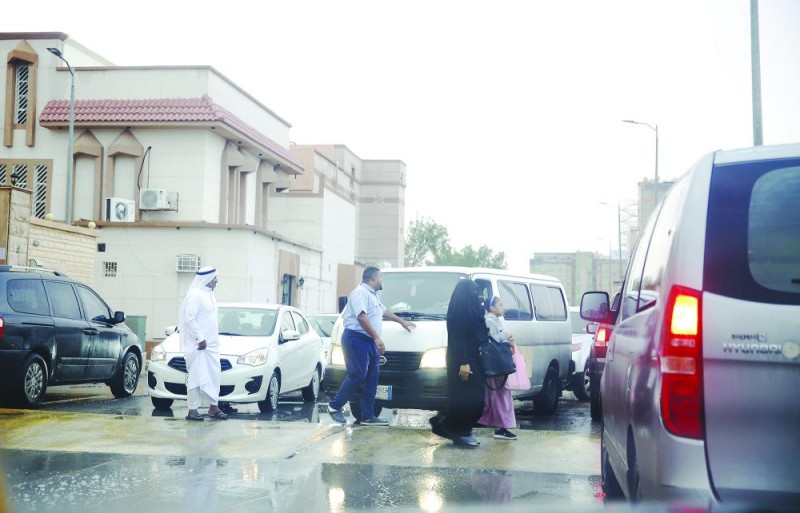 تضارب في تعليق المدارس.. و«العيون» تنتظر حلولا دائمة