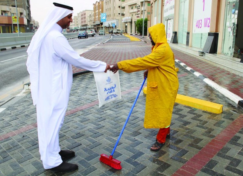 350 حقيبة شتوية للعمالة في «لمسة دفاء»