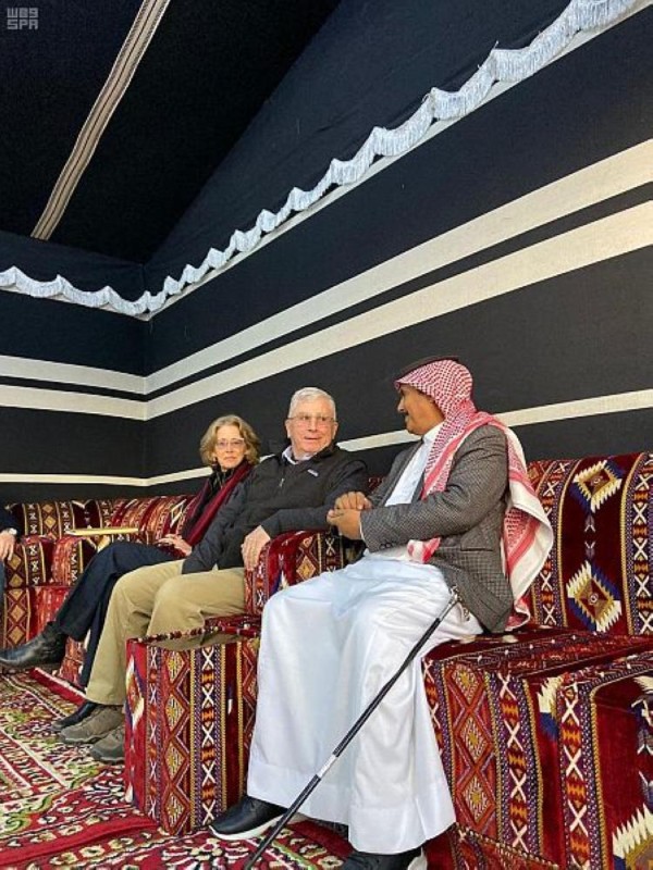 السفير الأمريكي يزور متحف بن عاصي بتبوك
