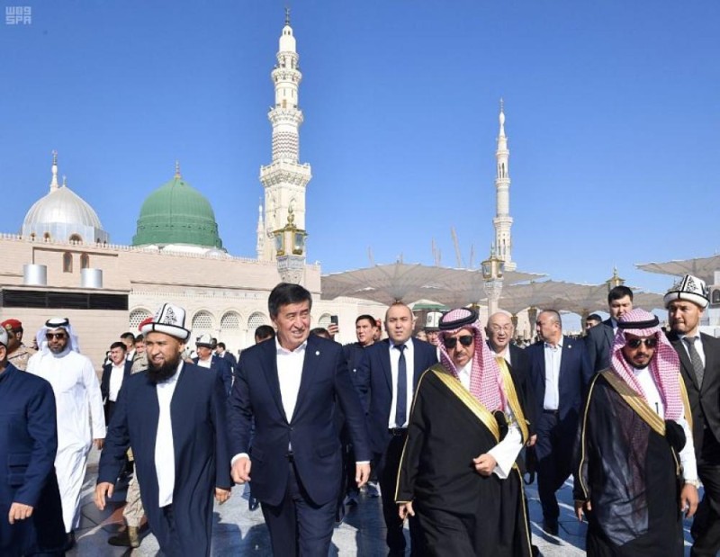رئيس الجمهورية القيرغيزية يزور المسجد النبوي