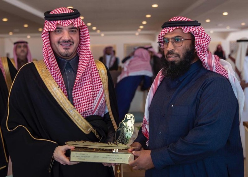 وزير الداخلية يرعى الحفل الختامي لمهرجان الصقور