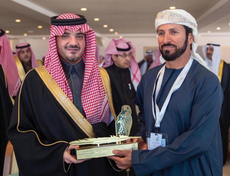 وزير الداخلية يرعى الحفل الختامي لمهرجان الصقور