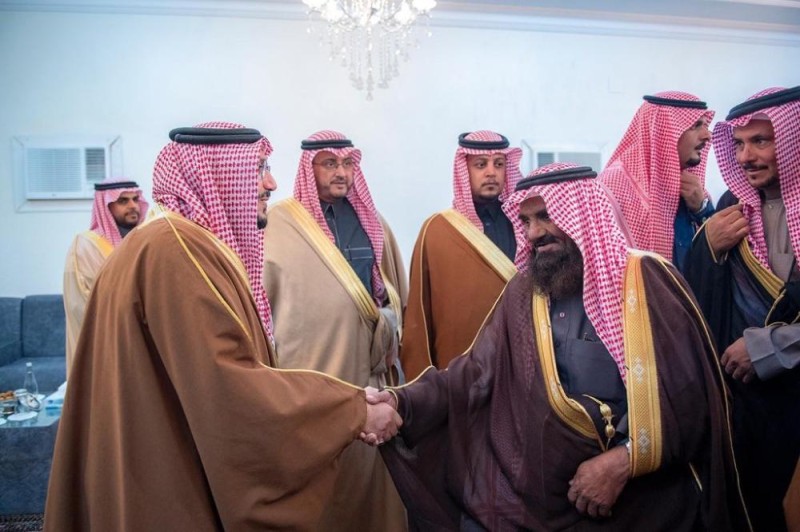 أمير القصيم يستمع لمقترحات أهالي شري