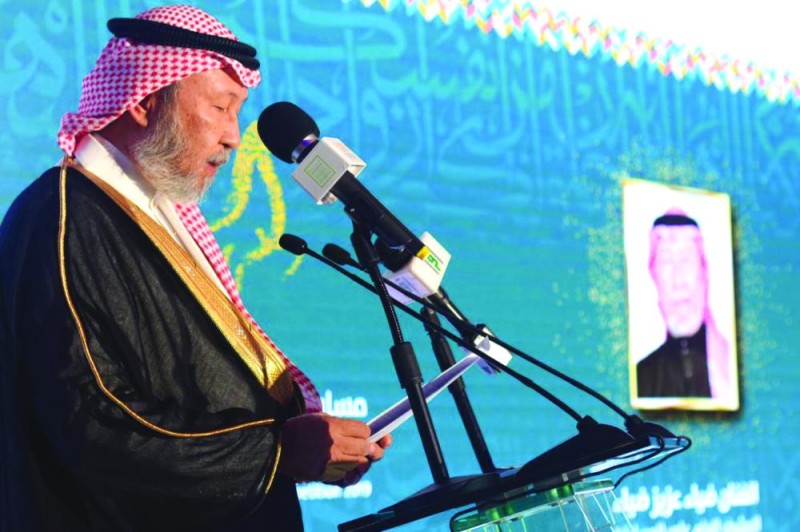 تشكيليون: ضياء عزيز من رواد الحركة الفنية السعودية