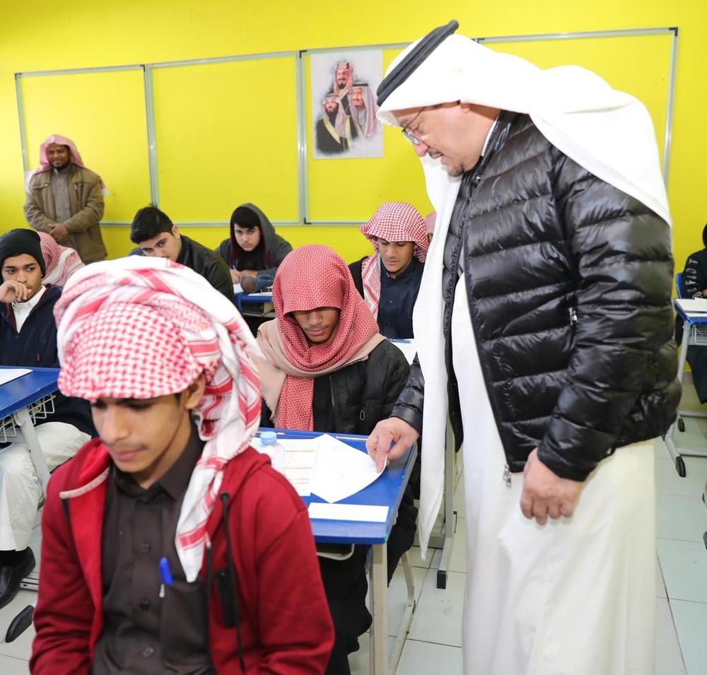 بالصور.. وزير التعليم داخل لجنة اختبارات منتصف العام