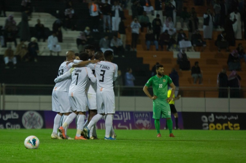 الشباب يفجر غضبه في الشرطة