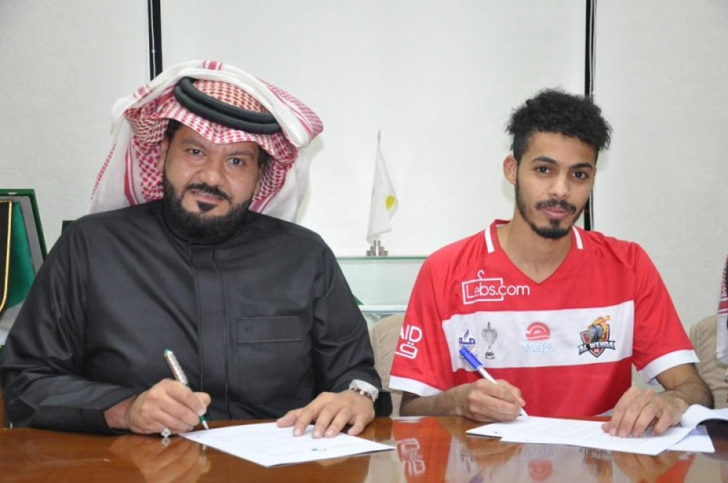 الوحدة يدعم دفاعه بالرشيدي
