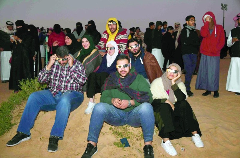 نظارات «الكسوف» لا تهاب الشمس