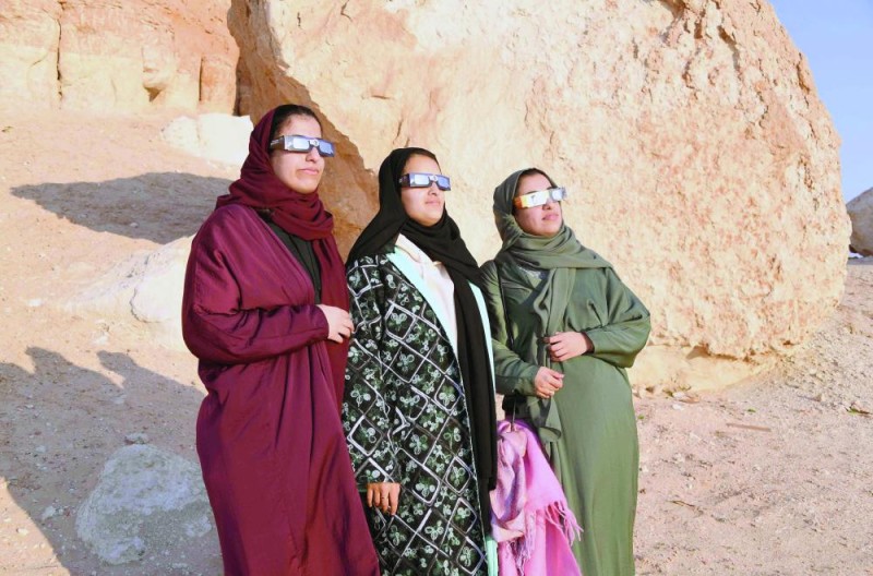 نظارات «الكسوف» لا تهاب الشمس
