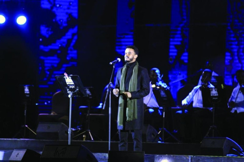 مسرح أبو بكر سالم بالبوليفارد يغني «سوداني»