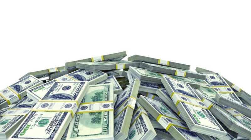 مزورون يعرضون نصف مليون دولار بـ500 ألف ريال