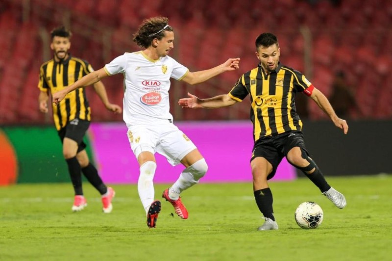 «الاتحاد» يخطف تعادلاً صعبًا من «الفتح» 