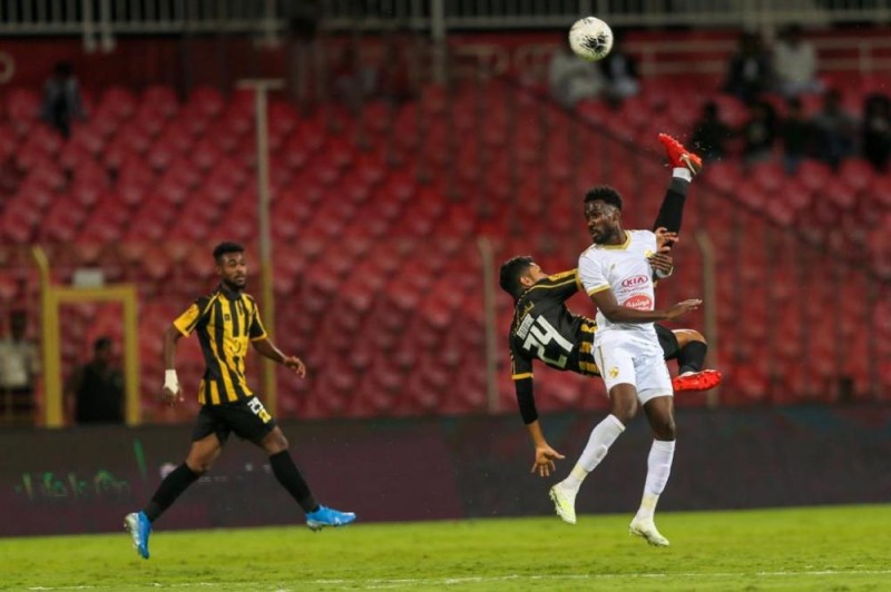 «الاتحاد» يخطف تعادلاً صعبًا من «الفتح» 