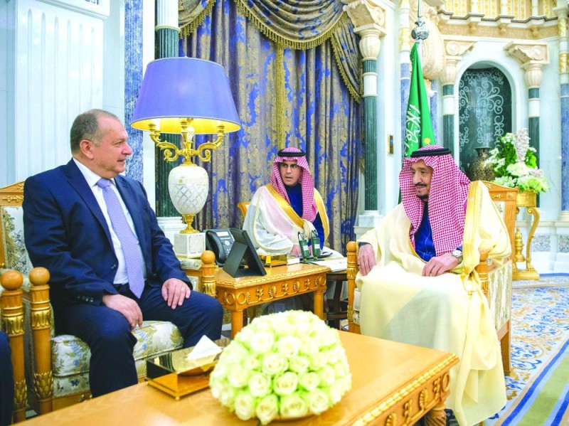 الملك يستقبل سفيري المملكة المتحدة وإيطاليا.. وداعا