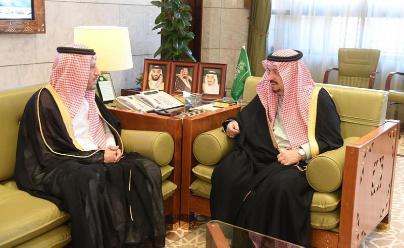 أمير الرياض يبحث سبل مكافحة الفساد مع رئيس هيئة الرقابة 