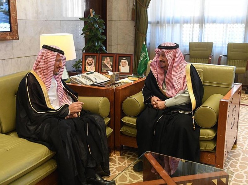 أمير الرياض يبحث سبل مكافحة الفساد مع رئيس هيئة الرقابة 