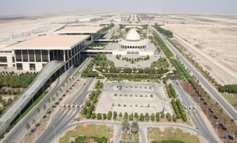 'العمل' تتسلم مهام استقبال العاملات في مطار الملك فهد 