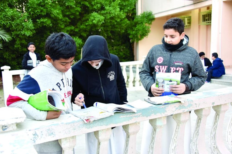 «الدرجة الثانية» عقوبة رمي الكتب الدراسية