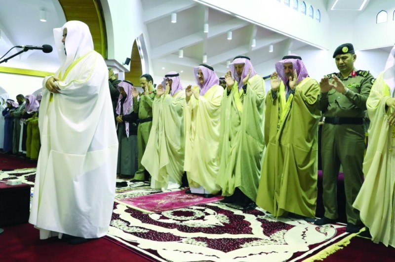 أمير الشرقية: يؤدي صلاة الاستسقاء