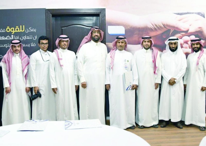 وفد «إعلاميون» يتعرف على خدمات «عون»