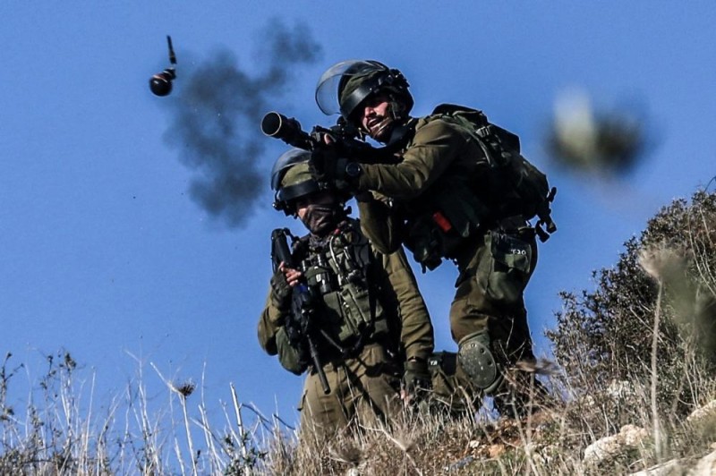 الاحتلال يعتقل 4 فلسطينيين من الخليل