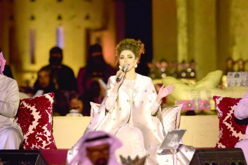 ‫الرويشد وأنغام ومريام يبثون
الدفء في «سمرات شتاء الرياض»‬