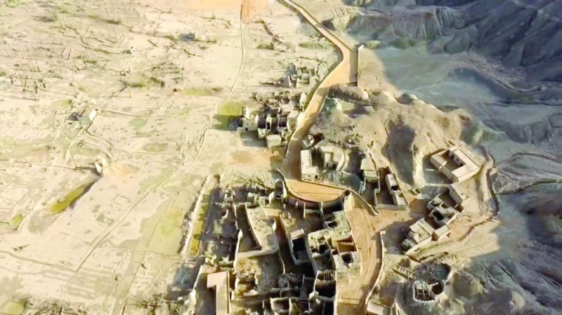 مات عنترة وما زالت آثار قصره ماثلة