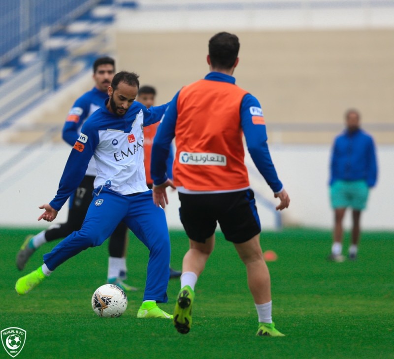 عطيف يدعم الهلال أمام الأهلي