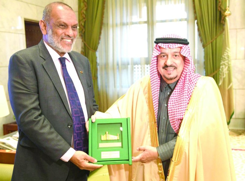 أمير الرياض يودع سفير سريلانكا