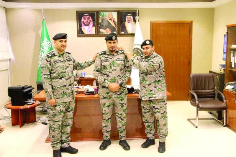 مدير سجون الشرقية يقلد الصيعري رتبة «رائد»