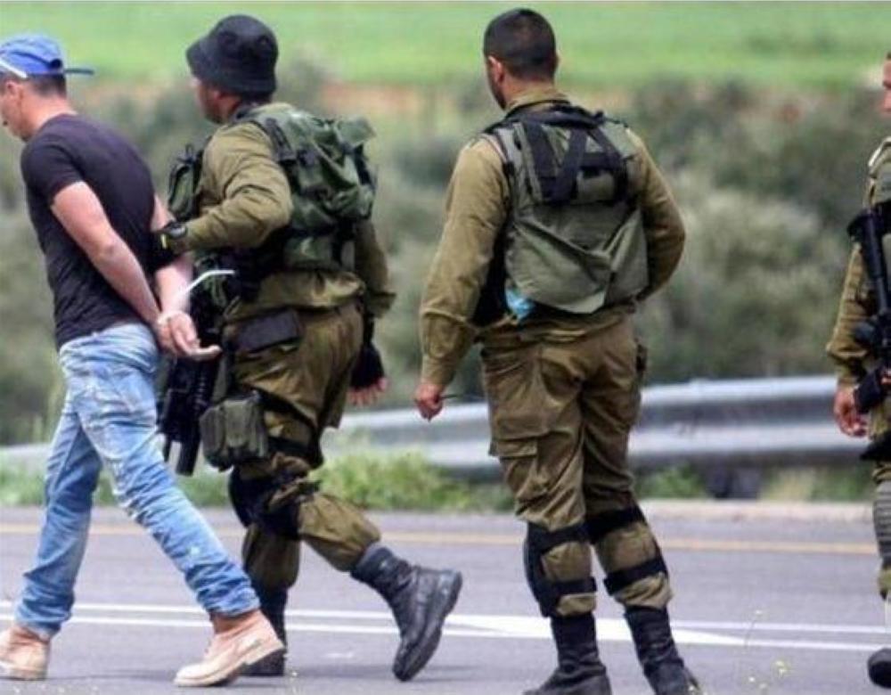 قوات الاحتلال تعتقل 3 فلسطينيين