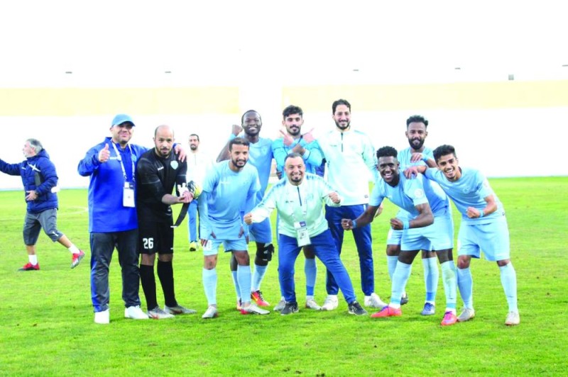الباطن يعتلي صدارة الأولى