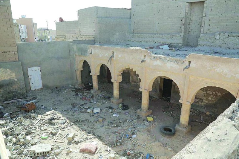 «الحبيش» و«الشيخ أبوبكر» يعودان لاستقبال المصلين بعد تجديدهما