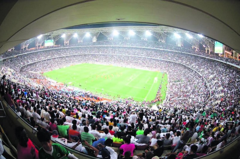 مدرجات «الجوهرة» كامل العدد
