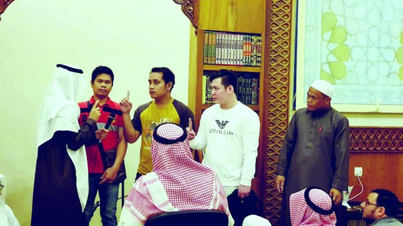 إسلام 43 مقيما من جنسيات مختلفة بالخبر